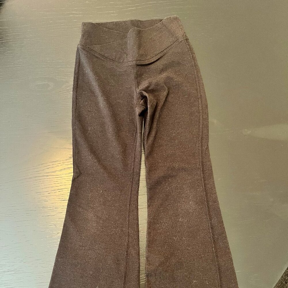 NWOT - Old Navy Girls Yoga Pants – Size S (6-7) – Flared Bottoms